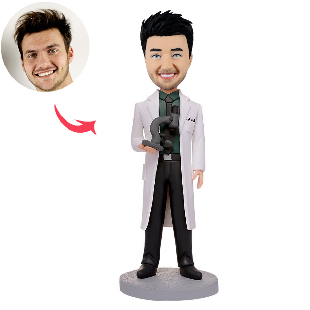 Niestandardowy naukowiec Bobblehead trzymający mikroskop
