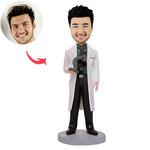 Niestandardowy naukowiec Bobblehead trzymający mikroskop