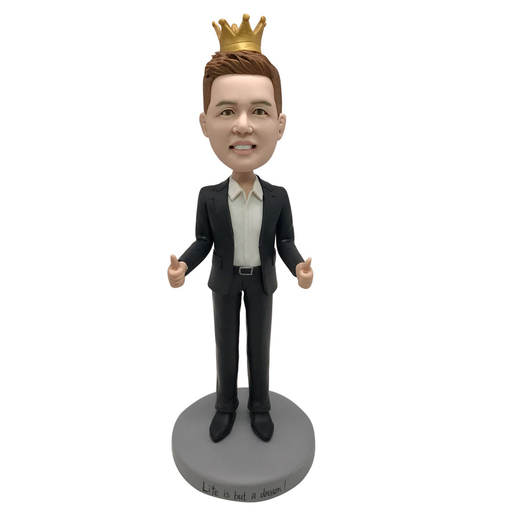 Bobblehead biznesmena z koroną