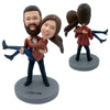 Niestandardowa para Bobblehead niesie ją w ramionach