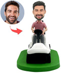 Pomysł na prezent na Dzień Ojca – jazda wózkiem golfowym Bobblehead