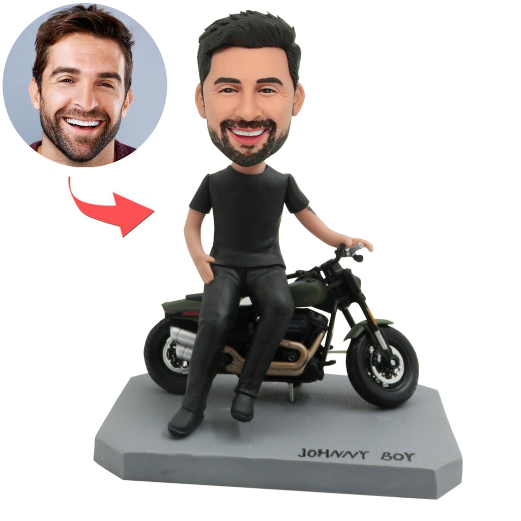 Niestandardowe figurki chłopięce z motocyklem