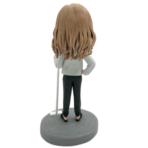 Niestandardowa mama sprzątająca Bobblehead za pomocą odkurzacza