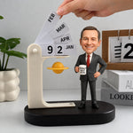 Spersonalizowany kalendarz biurkowy dla szefa z figurką bobblehead na zamówienie