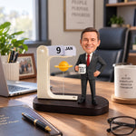 Spersonalizowany kalendarz biurkowy dla szefa z figurką bobblehead na zamówienie