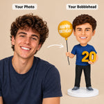 Personalizowana figurka z kiwającą się głową na 20. urodziny