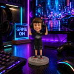 Personalizowana figurka chłopca z kiwającą się głową ze zdjęcia – personalizowany upominek na pamiątkę dla dzieci